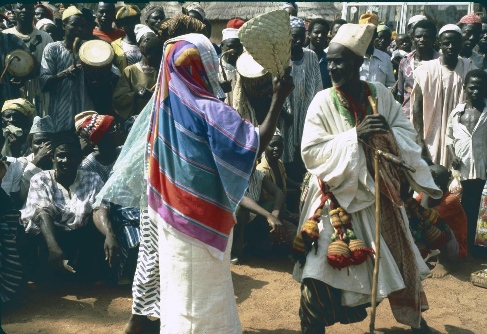 dancer fanned by woman Nanton