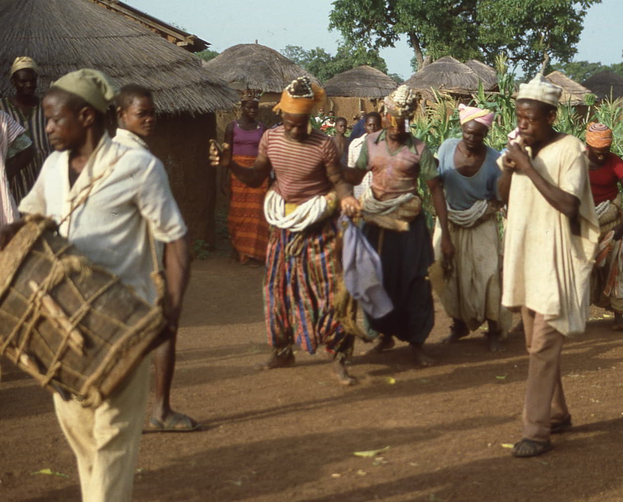 Jera dancers