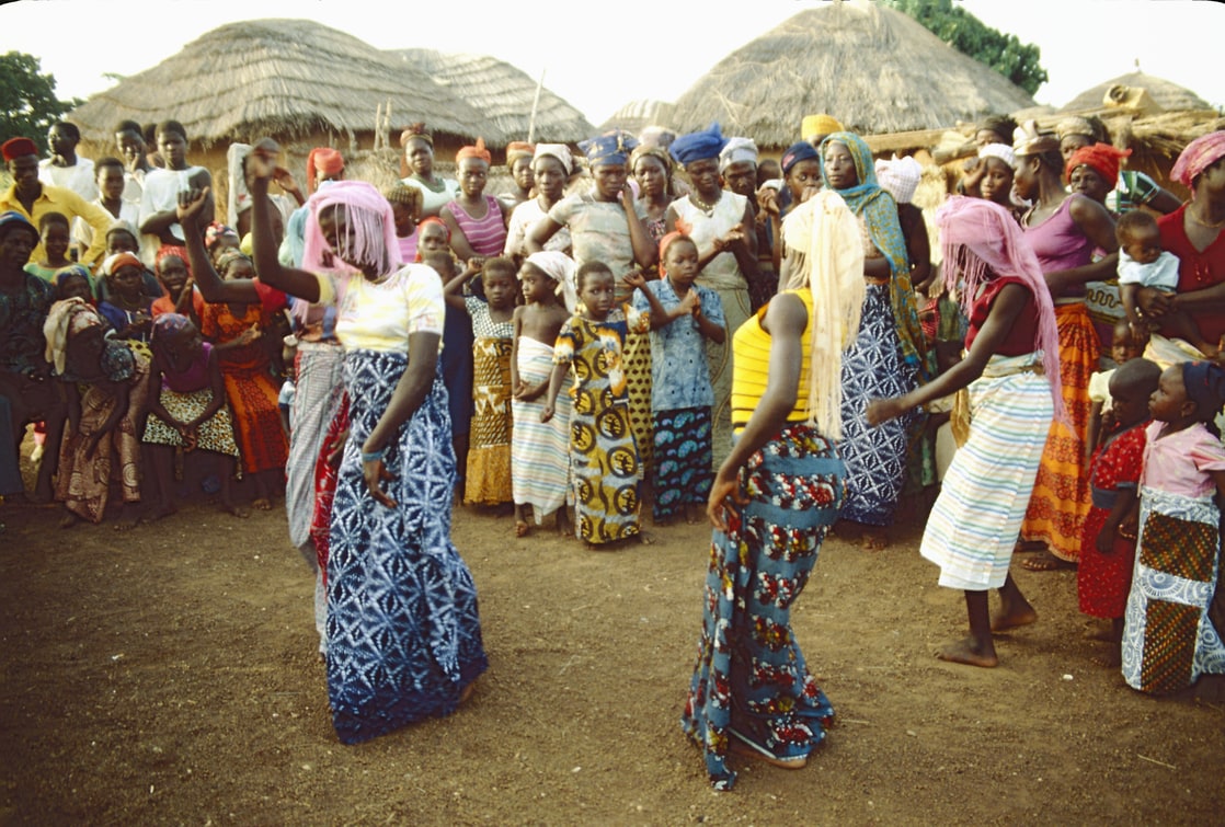 Simpa dancers and spectators