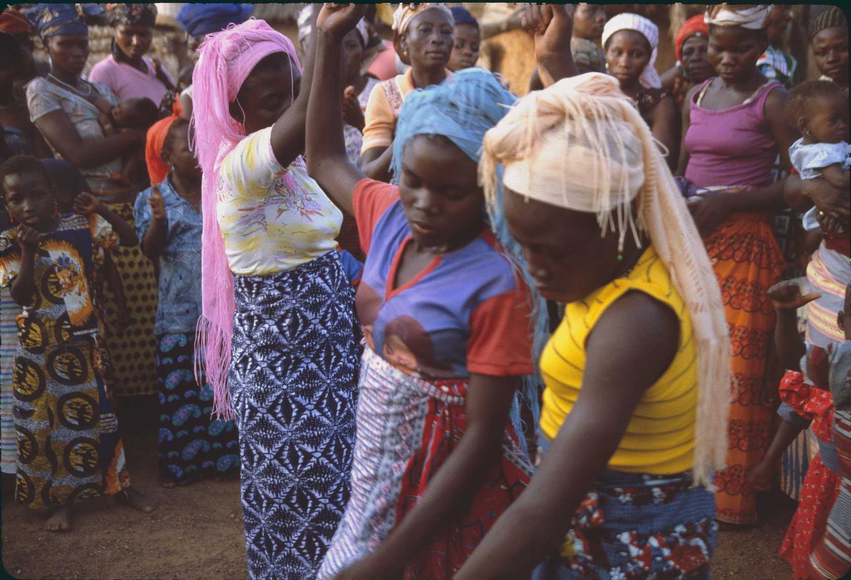 Simpa dancers